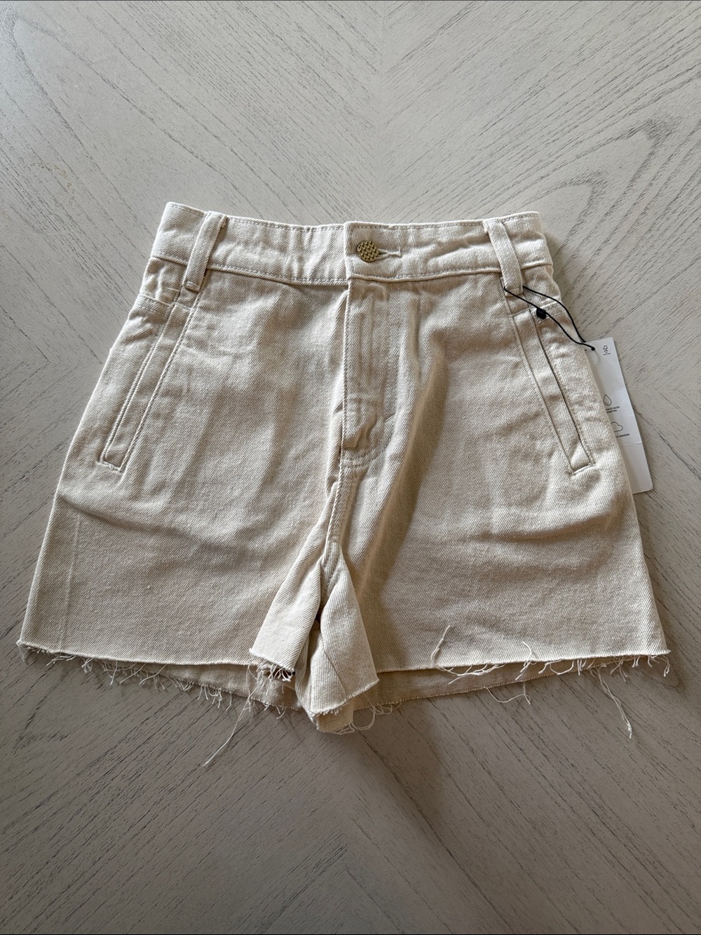 NWT Zara Cream Seamless High Waisted Frayed Shorts - Size 32 / US 0 - [PH1124]